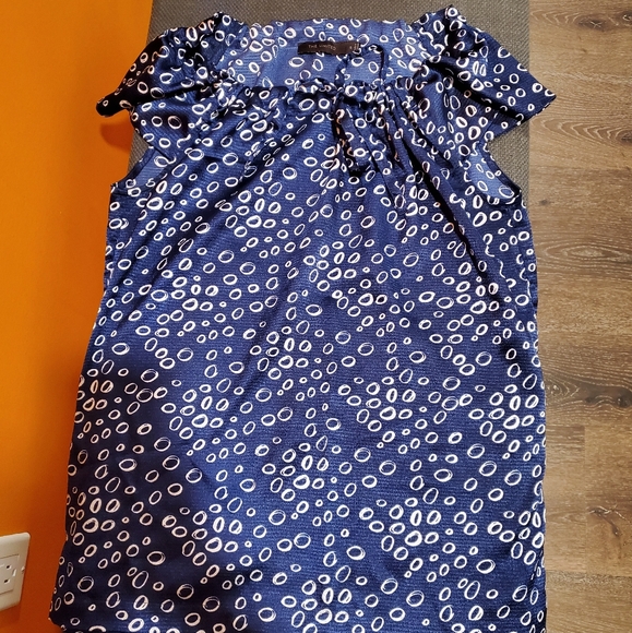 The Limited Tops - - The limited top size small